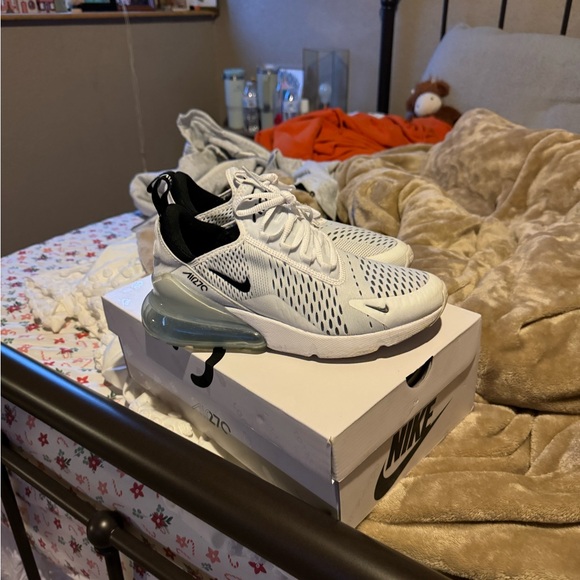 Women’s airmax 270 - Picture 1 of 5